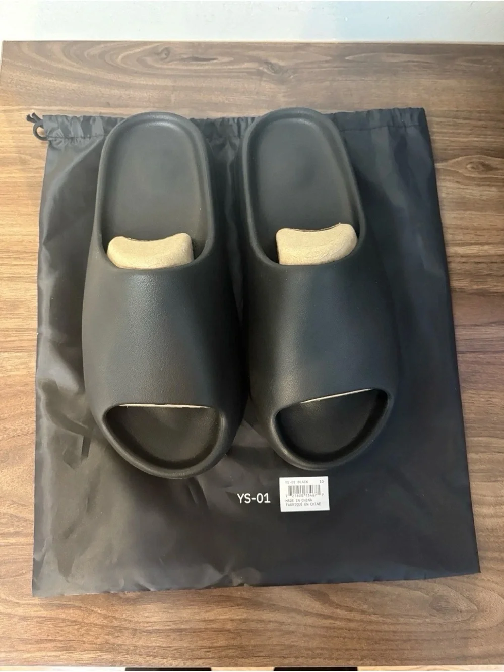 YZY YS01 black Slides- size 10 - Picture 1 of 3